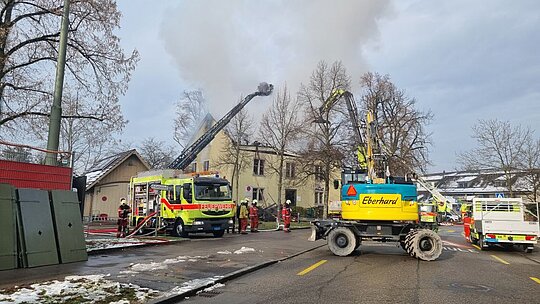 Bereits um 08.00 Uhr waren der Einsatzleiter und der Maschinist des Hydraulikbaggers vor Ort, um die Lage zu beurteilen.