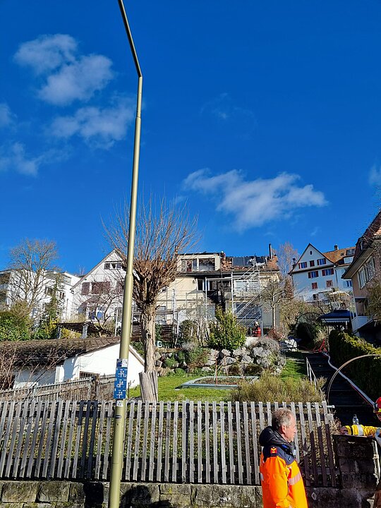 Kein direkter Zugang zum Wohnhaus erschweren die Arbeiten